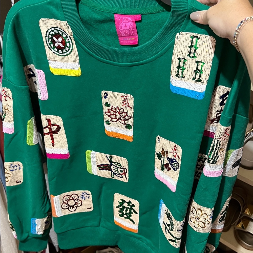 QUEEN OF SPARKLES Green Mahjong tile 🀄️ Sweatshirt nwot - Picture 2 of 2